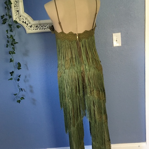 Previously owned and only worn twice. - Picture 6 of 8